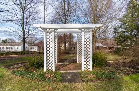 Exterior - 430 Indianola Rd, Boardman, OH 44512 photo 8 of 8