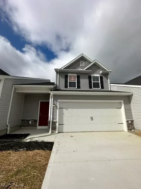 413 Honeycrisp Dr NE, Louisville, OH 44641