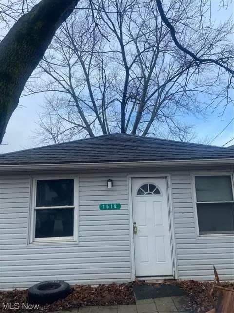 1518 Lake Rd, Lakemore, OH 44250