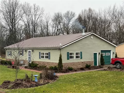 3088 Sharon Dr SE, New Philadelphia, OH 44663
