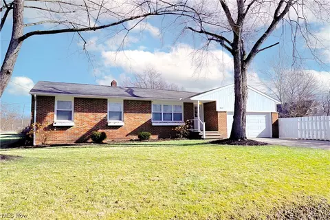 9829 Dupont Dr, Columbia Station, OH 44028