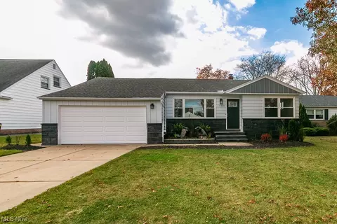 4980 Emmet Rd, Lyndhurst, OH 44124
