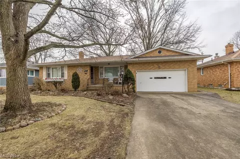8475 Selwick Dr, Parma, OH 44129