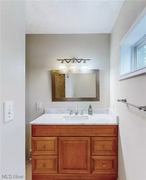 34705 Cannon Rd, Solon, OH 44139 photo 17