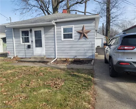 325 Marseilles Ave, Elyria, OH 44035