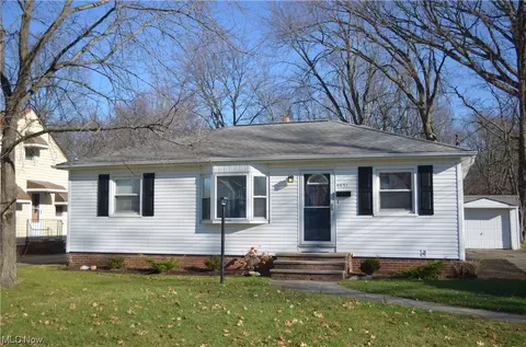 4451 Selhurst, North Olmsted, OH 44070