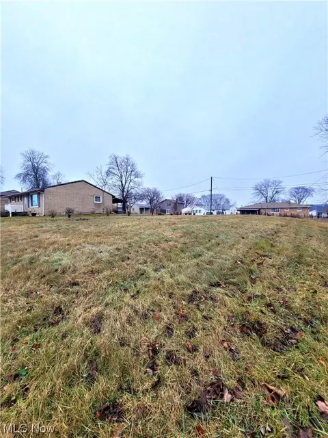 Fairlane Sw, Canton, OH 44710
