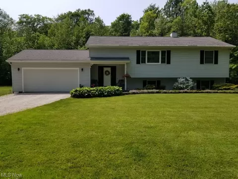 569 Hanson Pl, Geneva, OH 44041