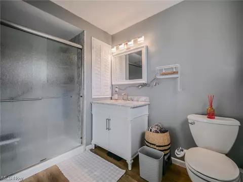 Bath - 4018 Steven Dr, Seven Hills, OH 44131 photo 1 of 5