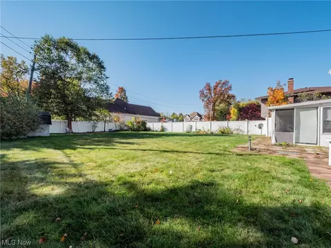 Exterior - 4018 Steven Dr, Seven Hills, OH 44131 photo 4 of 5