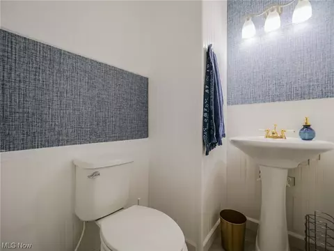 Bath - 4018 Steven Dr, Seven Hills, OH 44131 photo 5 of 5