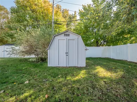 Exterior - 4018 Steven Dr, Seven Hills, OH 44131 photo 5 of 5