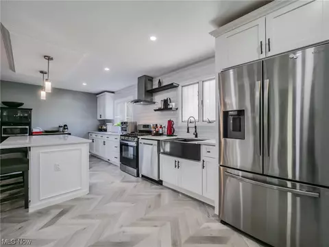 Kitchen - 4018 Steven Dr, Seven Hills, OH 44131 photo 2 of 5
