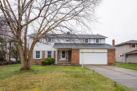 4018 Steven Dr, Seven Hills, OH 44131