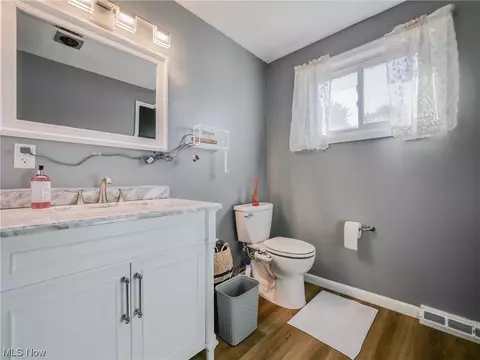 Bath - 4018 Steven Dr, Seven Hills, OH 44131 photo 2 of 5