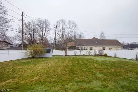 Exterior - 4018 Steven Dr, Seven Hills, OH 44131 photo 3 of 5