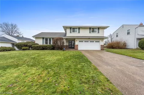 1923 Camberly Dr, Lyndhurst, OH 44124
