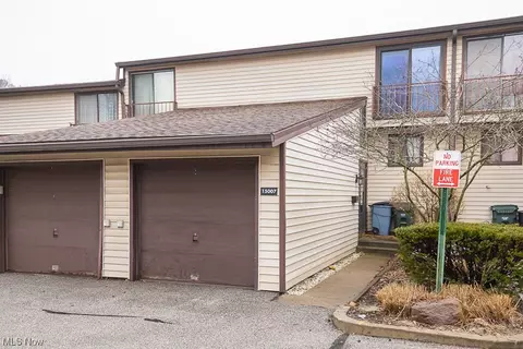 15007 Pine Valley Trl, Middleburg Heights, OH 44130