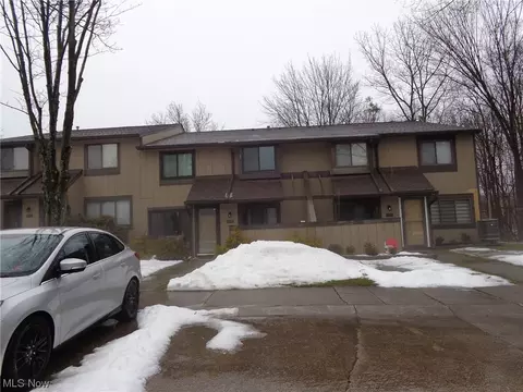 11425 Harbour Light Dr, North Royalton, OH 44133