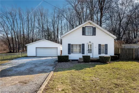 951 Crestline, Akron, OH 44312