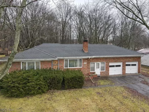 3694 Parkman NW, Southington, OH 44470