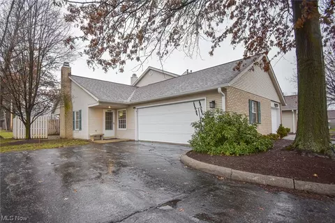 16459 Emerald Point Dr, Middleburg Heights, OH 44130