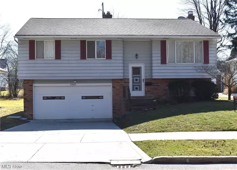27800 Parkview Dr, Euclid, OH 44132
