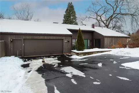 433-40 Meadowview Dr, Aurora, OH 44202