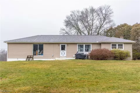 10155 Bowmont, Magnolia, OH 44643