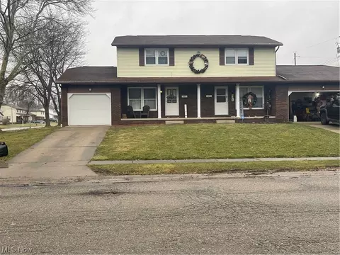 823 Colebrook, Louisville, OH 44641