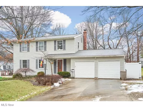 120 Forest Hill Dr, Munroe Falls, OH 44262