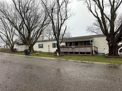 200 Willis Dr #143, Zanesville, OH 43701