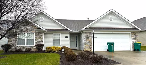 531 Harvest Ln, Seven Hills, OH 44131