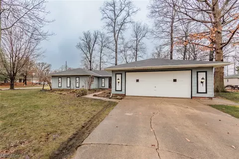 17150 Benedict Dr, Middleburg Heights, OH 44130