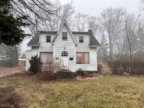 34073 Beach Park Ave, Eastlake, OH 44095