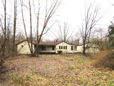 701 Portage Lakes Dr, Coventry, OH 44319