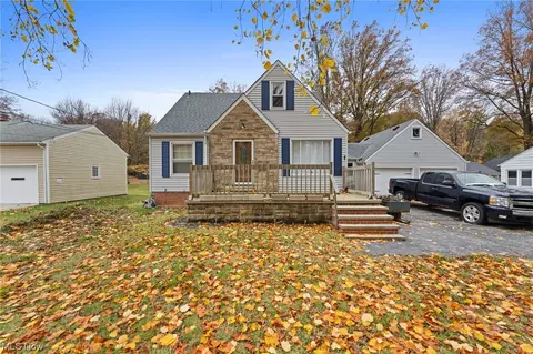 6454 Crossview Rd, Seven Hills, OH 44131 photo 2