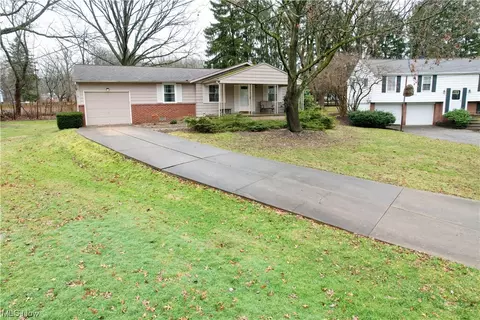 1296 Cranbrook Cir NE, Warren, OH 44484
