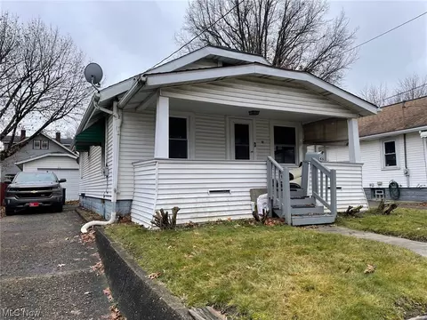 46 Brighton Dr, Akron, OH 44301