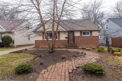 984 Clinton, South Euclid, OH 44121