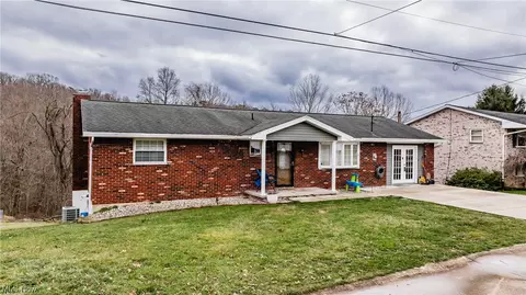282 E Lubeck Hls, Washington, WV 26181