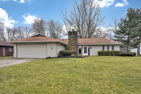 33075 Fern Tree Ln, North Ridgeville, OH 44039