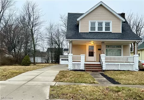 9725 Parkview Ave, Garfield Heights, OH 44125