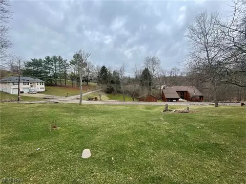 Seneca Drive, Parkersburg, WV 26104