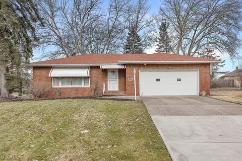4464 Hillcroft Dr, Warrensville Heights, OH 44128