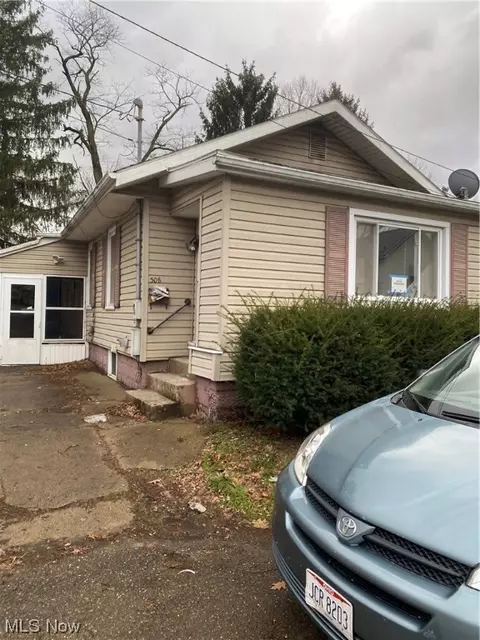 308 Bank SE, New Philadelphia, OH 44663