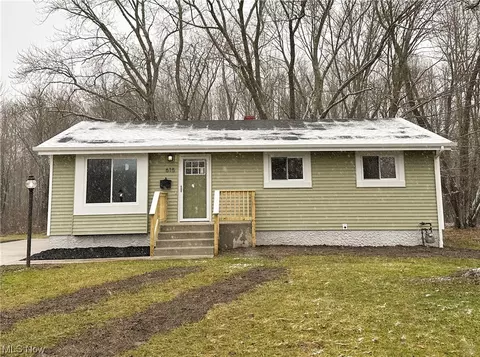 615 Liberty Rd, Youngstown, OH 44505