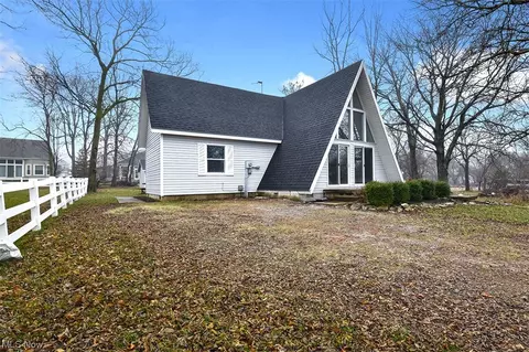 4055 S Memorial Shoreway Dr, Marblehead, OH 43440