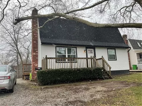 141 E State, Barberton, OH 44203