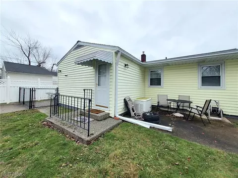 2930 Aberdeen Ave, Ashtabula, OH 44004 photo 4